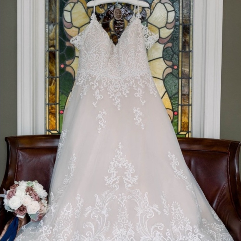 Maggie Sottero Wallis Wedding Dress